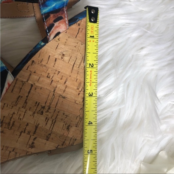 Chinese Laundry Wedges - Picture 4 of 4